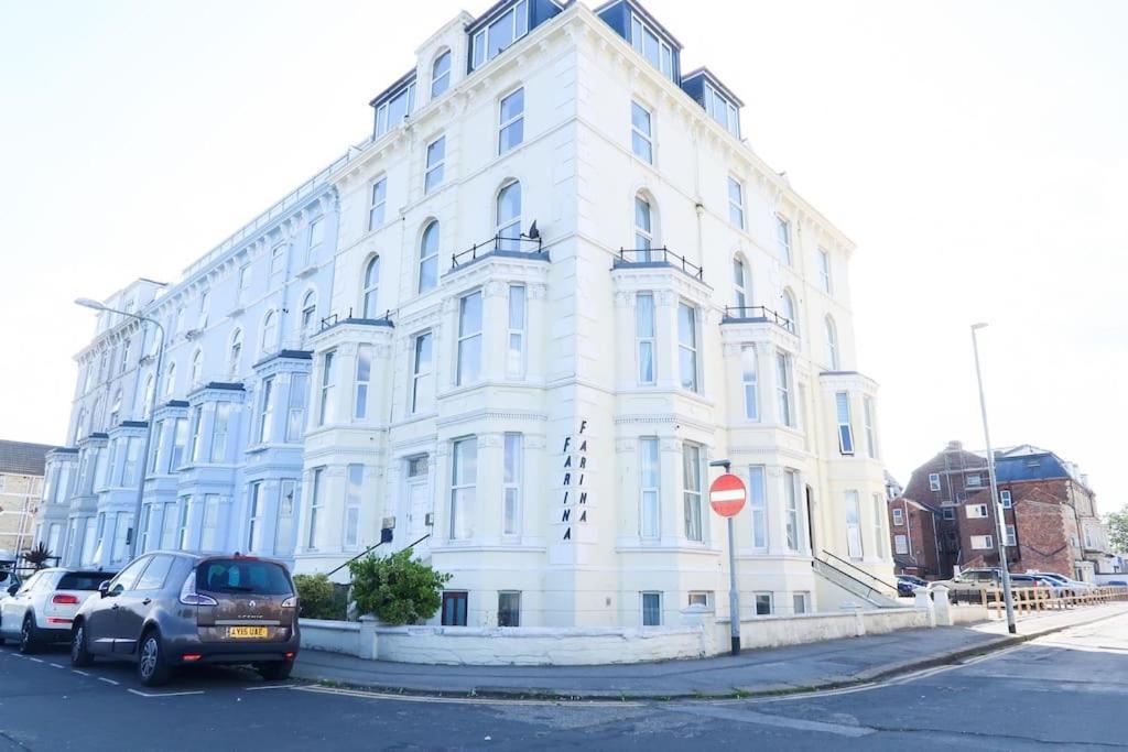 Farina No6, Sea View Apartment Sleeping 4 Guests Bridlington Exteriör bild